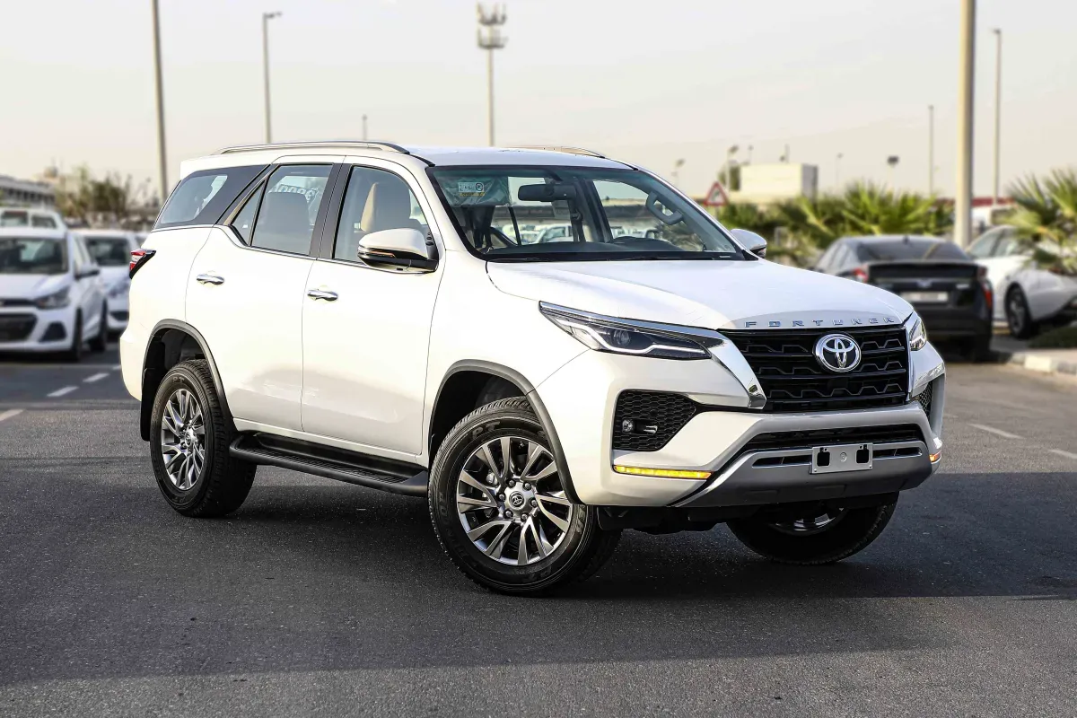 White Toyota Fortuner front three-quarter view – Fortuner rental in Chennai
